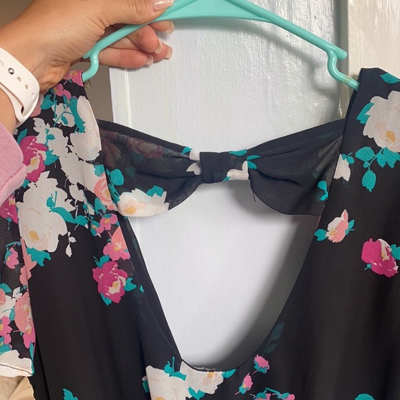 Black and floral romper - Picture 3 of 3